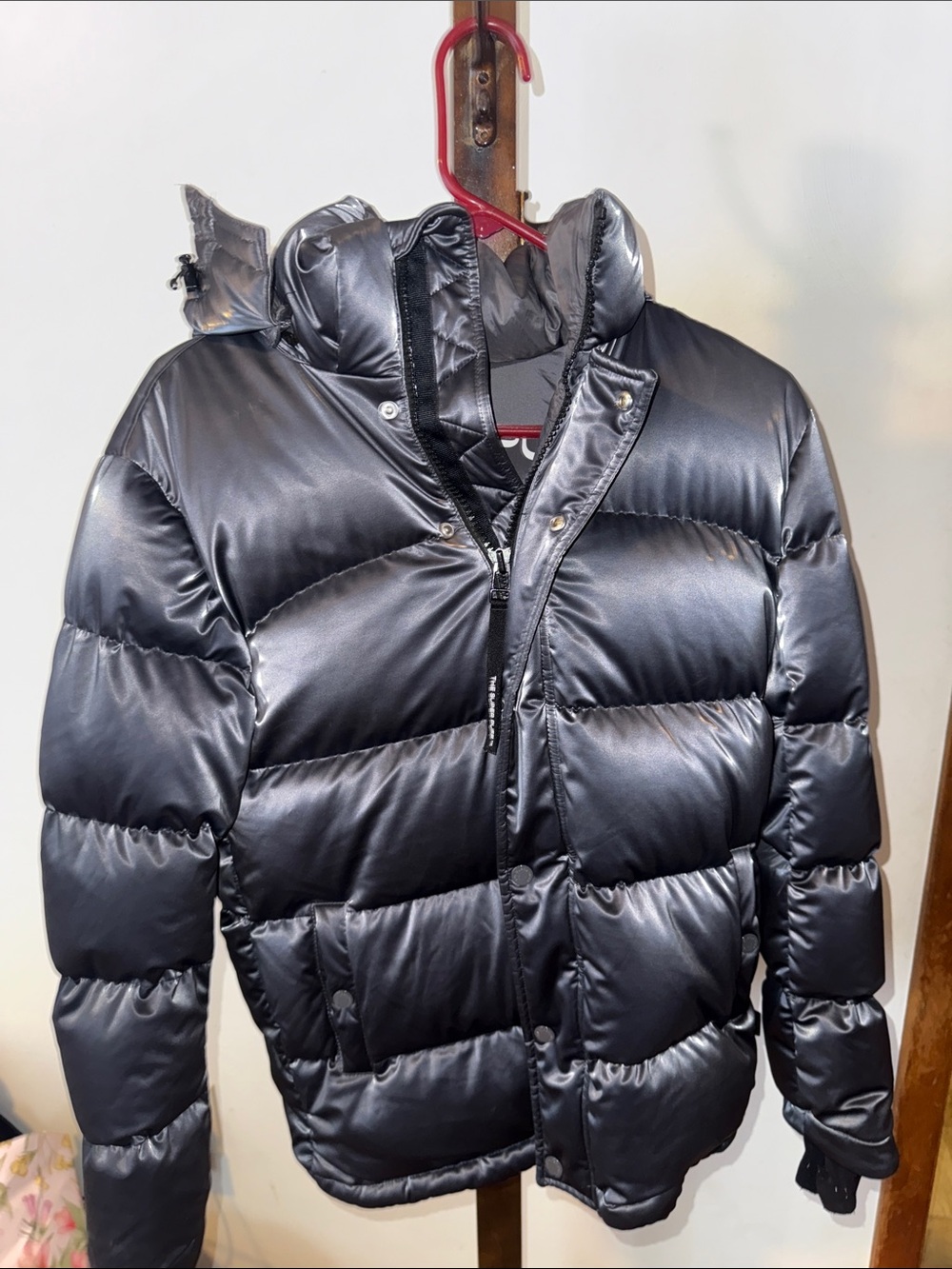 Aritzia Men's Shiny Black Quilted Puffer Jacket with Hood